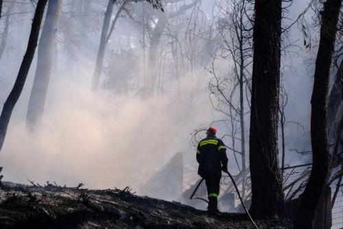Πολύ υψηλός κίνδυνος πυρκαγιάς και σήμερα στην Αττική – Ποιες άλλες περιοχές απειλούνται