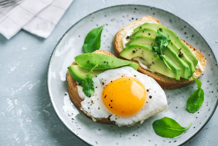 Θα ξενυχτήσετε; Αυτές είναι οι καλύτερες τροφές για πρωινό | vita.gr