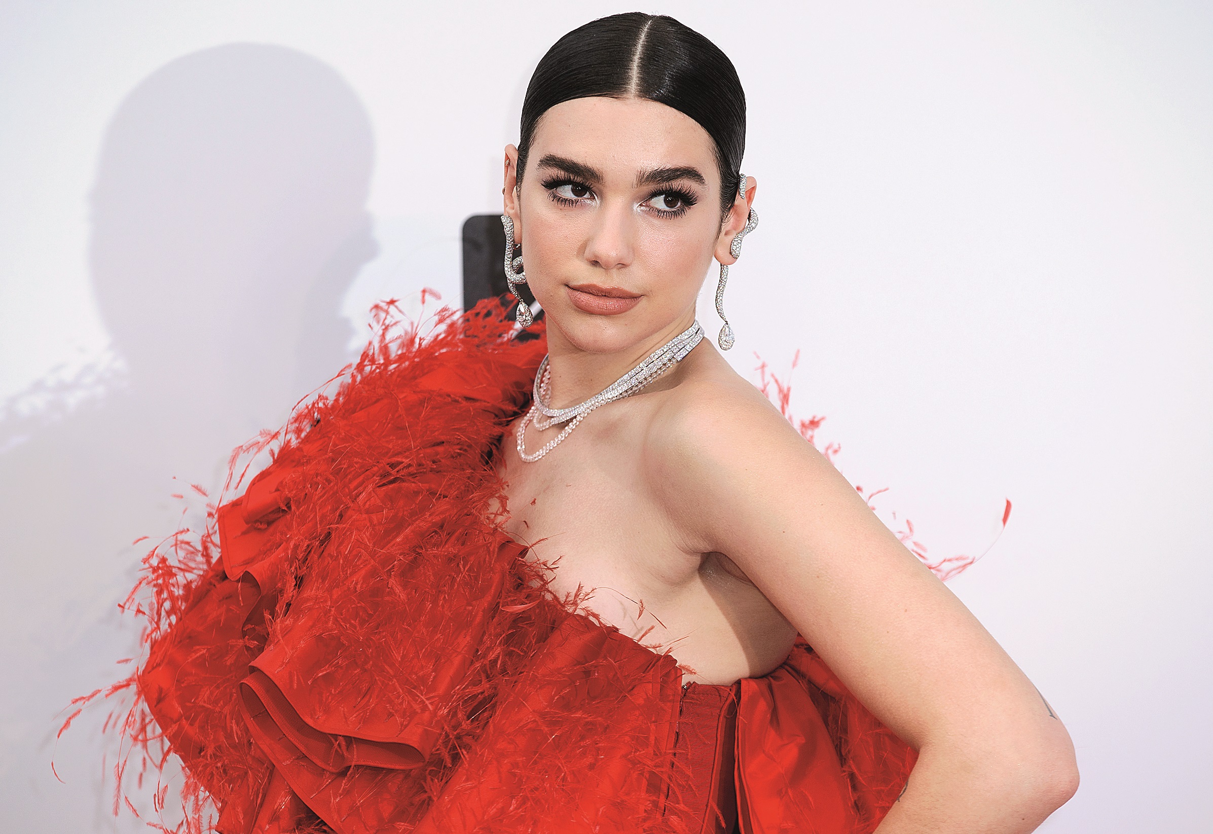 Dua Lipa – Αυτά είναι τα μυστικά ομορφιάς της ποπ σταρ