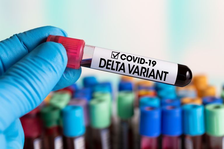 Σαρώνει η μετάλλαξη «Δέλτα» – Αυτά είναι τα κυριότερα συμπτώματα – Πόσο προστατεύουν τα εμβόλια | vita.gr