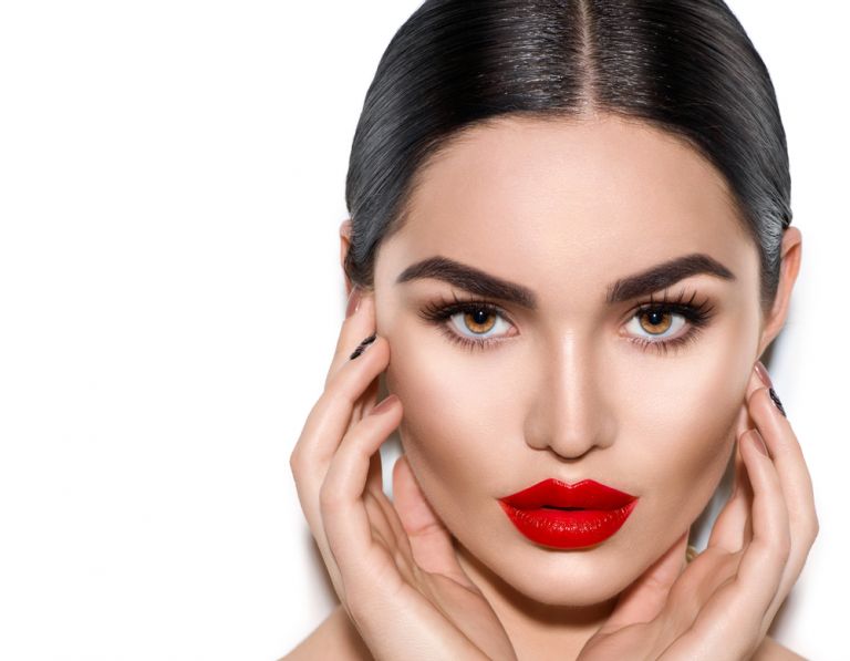 Πέντε makeup tips για να χαρίσετε όγκο στα χείλη σας | vita.gr