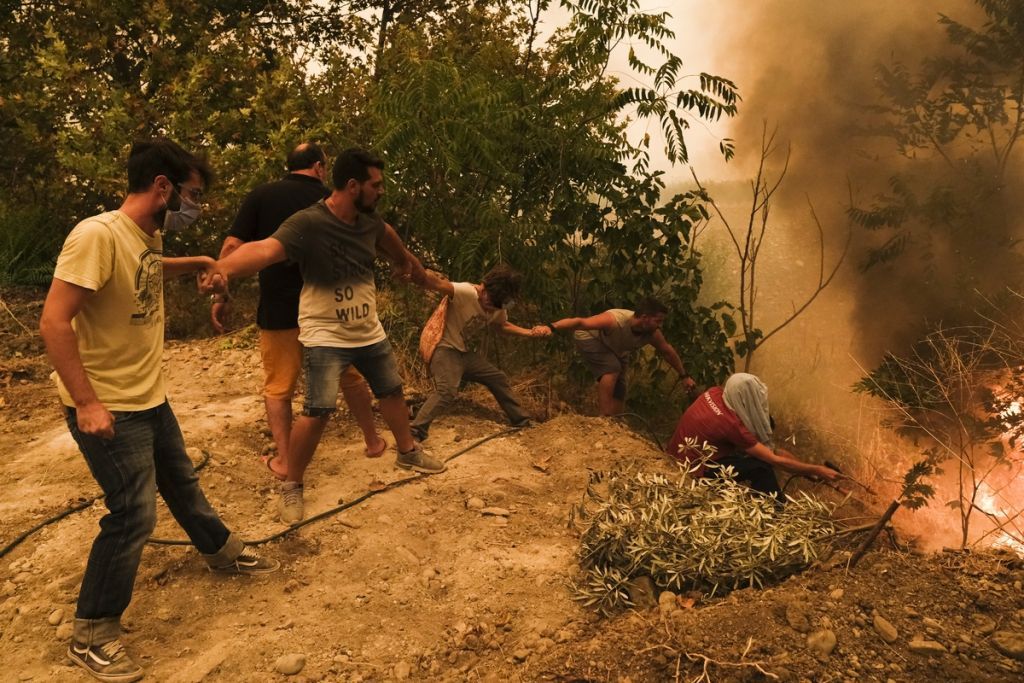 Φωτιά στην Εύβοια - Τα συγκλονιστικά καρέ που «μαρτυρούν» την καταστροφή