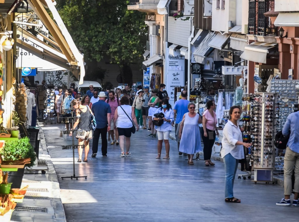 COVID-19: Πάνω από 5.000 νέα κρούσματα σήμερα