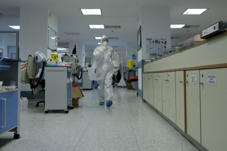 Κορωνοϊός: Υπερδιπλάσιες οι πιθανότητες νέας νοσηλείας 10 μήνες μετά την ανάρρωση | vita.gr