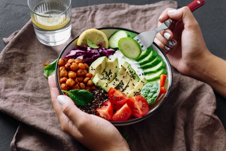 Υγιεινά γεύματα – 4+1 tips για να τα κάνετε πιο νόστιμα | vita.gr