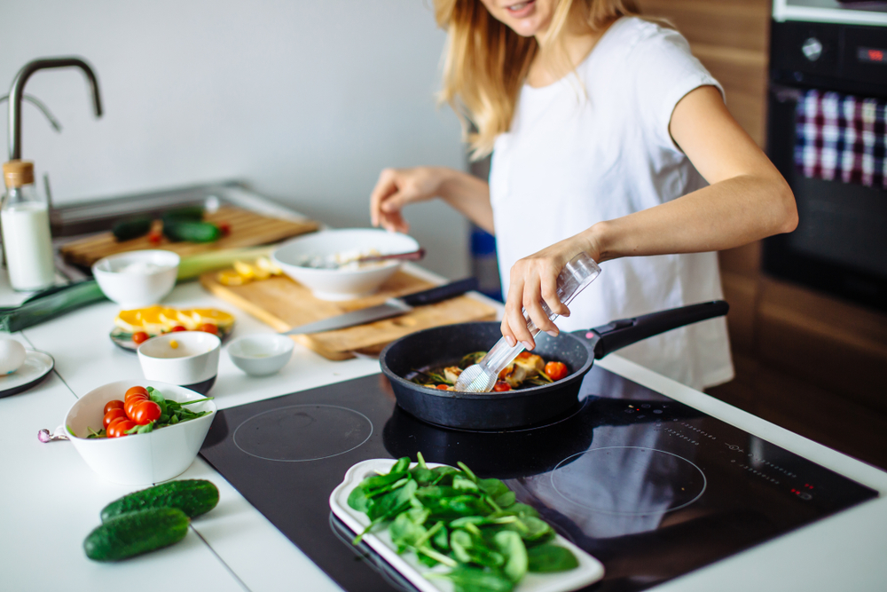 Μαγείρεμα – Τα συνηθισμένα λάθη που κάνουν το φαγητό σας επικίνδυνο