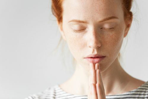 Eye Yoga – 3 ασάνες για ξεκούραστο και λαμπερό βλέμμα