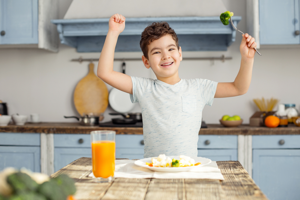 8 τρόποι να ενθαρρύνετε το παιδί σας να τρώει πιο υγιεινά
