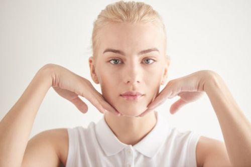 Face Yoga – 7 ασκήσεις για λαμπερό δέρμα