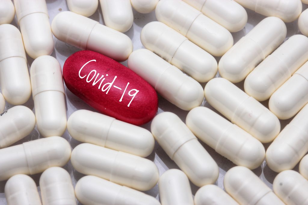 COVID-19: Πώς θα χορηγούνται τα αντι-ιικά φάρμακα