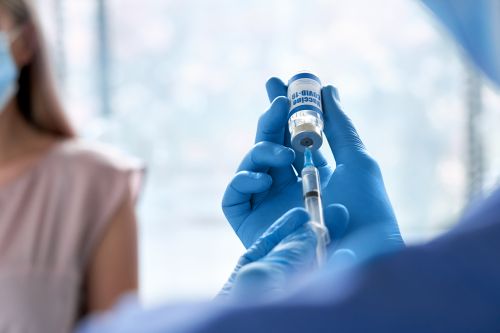 Τρίτη δόση εμβολίου – Προστατεύει από την μετάλλαξη Δέλτα;