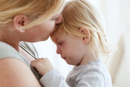 Φόβος των ξένων – Γιατί το παιδί θέλει μόνο τη μαμά του;