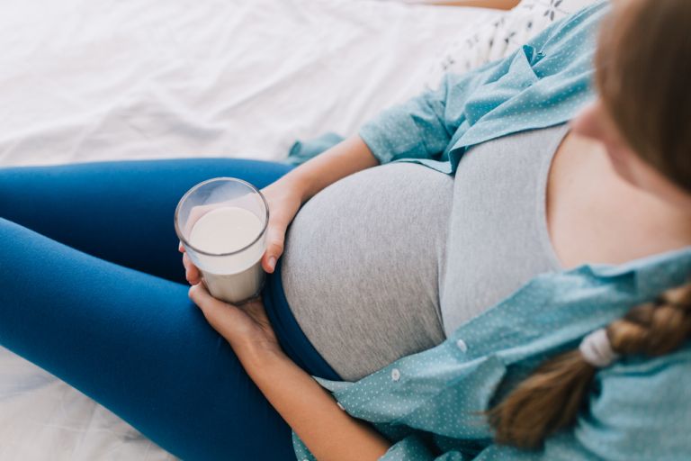 Γάλα – Πώς ωφελεί την έγκυο και το έμβρυο; | vita.gr