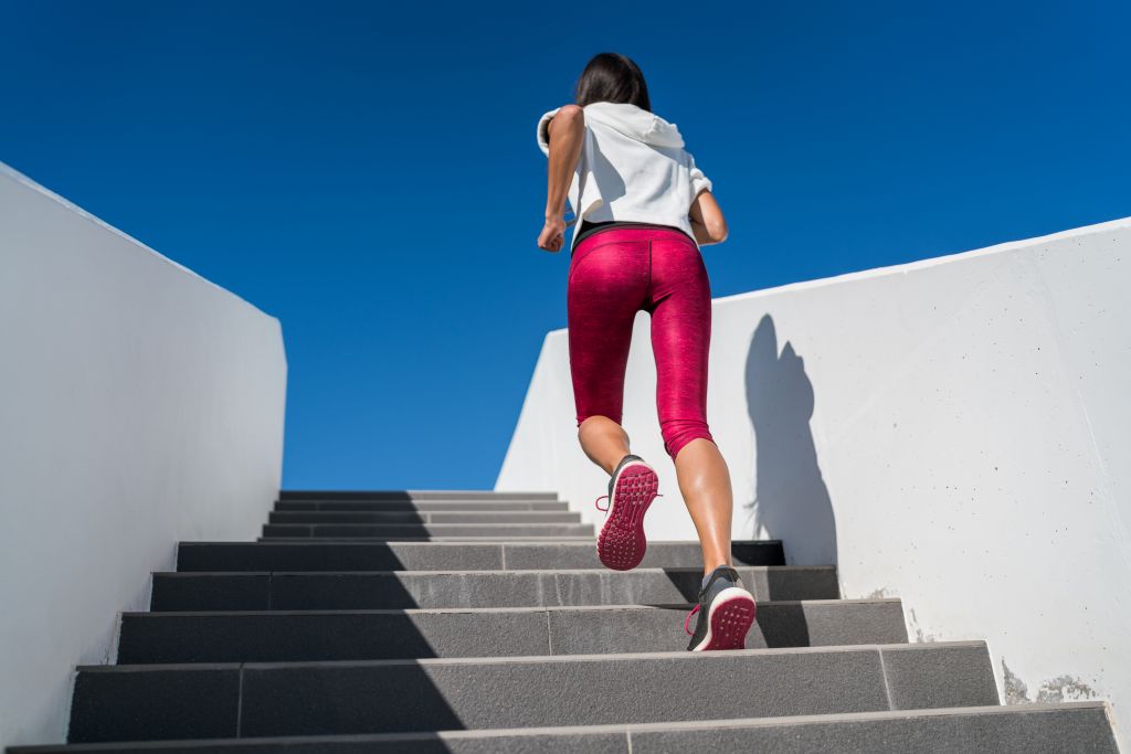 Cardio - Ανεβάζουμε παλμούς με προπονήσεις σε σκάλα