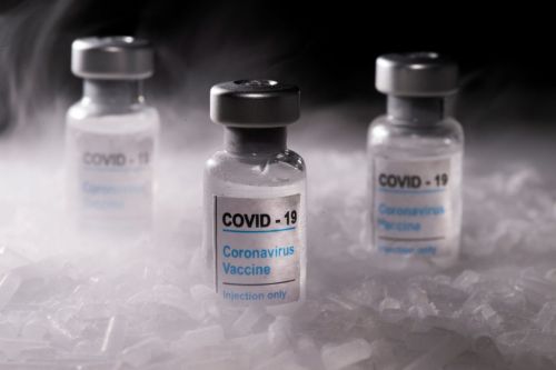 Κορωνοϊός – Πόσο μειώνεται η αποτελεσματικότητα των εμβολίων με την πάροδο του χρόνου