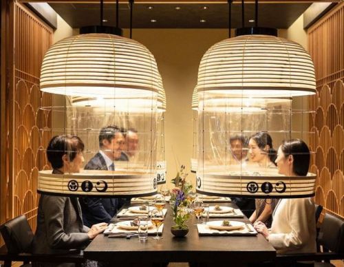 Κορωνοϊός – Η ιαπωνική λύση για την εστίαση – Δείπνο μέσα φανάρια