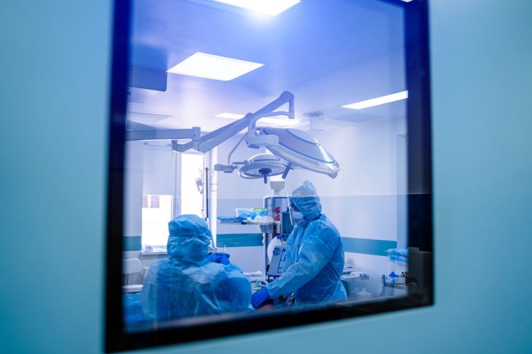 Κορωνοϊός: Αύξηση θανάτων – 75 σε μια εβδομάδα και μείωση διασωληνώσεων | vita.gr