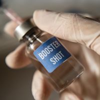 Εμβόλιο – Ανάγκη και για τέταρτη δόση βλέπει ο Μπουρλά