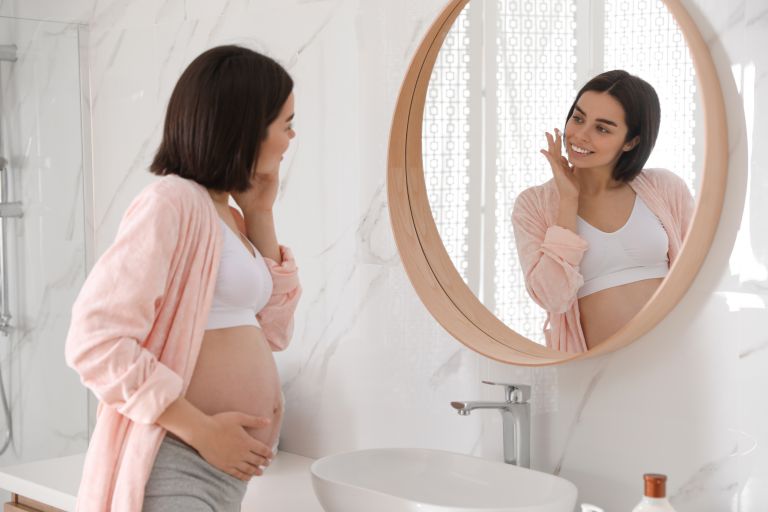 Έτσι θα καταπολεμήσετε την ακμή στην εγκυμοσύνη | vita.gr