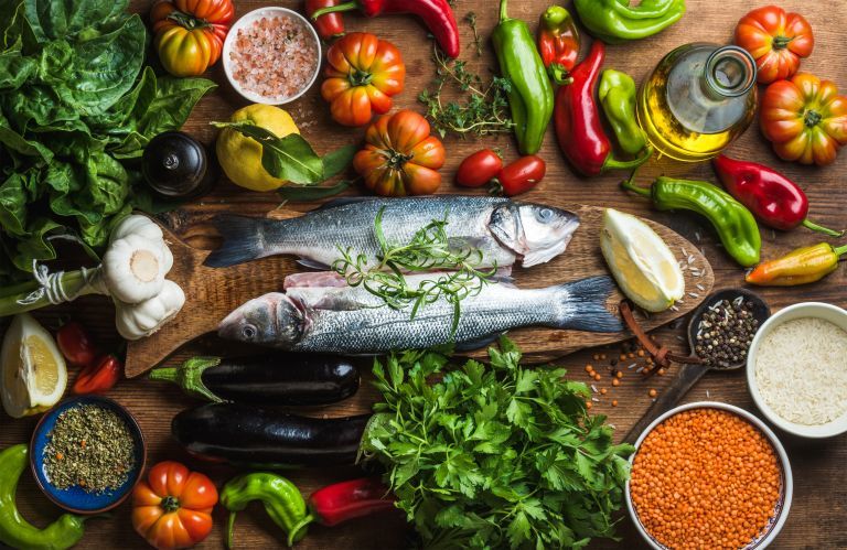 Ερευνα – Πώς η μεσογειακή διατροφή μπορεί να προστατέψει από τον κορωνοϊό | vita.gr