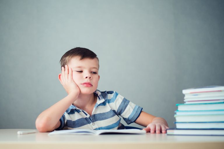 Τι πρέπει να κάνουμε όταν το παιδί δεν διαβάζει για το σχολείο; | vita.gr
