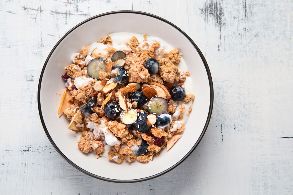 Breakfast bowl - Ποια βρώμη «ρίχνει» την χοληστερίνη