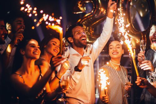 Νέα μέτρα – «Φρένο» και στα οργανωμένα πάρτι την παραμονή της Πρωτοχρονιάς