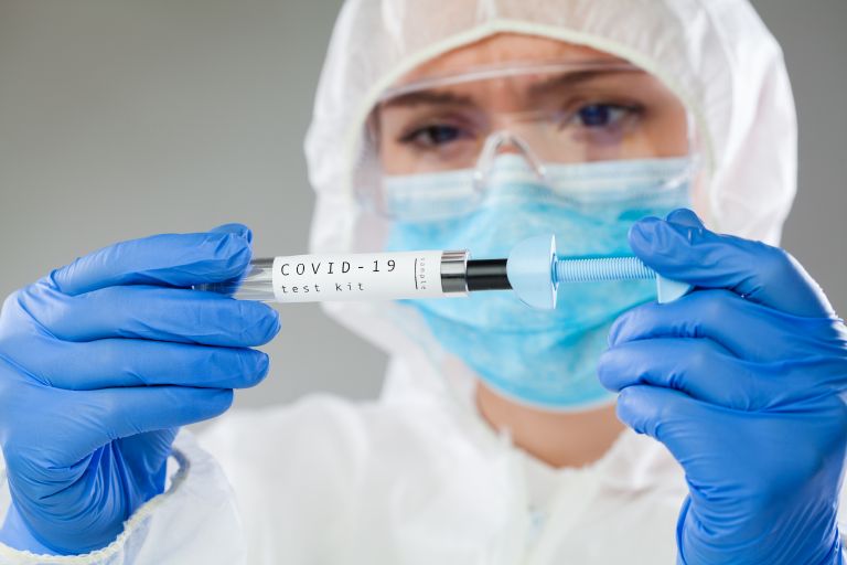Παραλλαγή Όμικρον και εμβόλια: Τα πρώτα δεδομένα για τις ενισχυτικές δόσεις | vita.gr