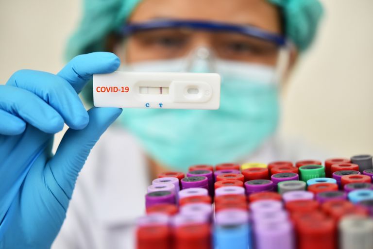Covid: Ξανά πάνω από 10.000 νέα κρούσματα | vita.gr
