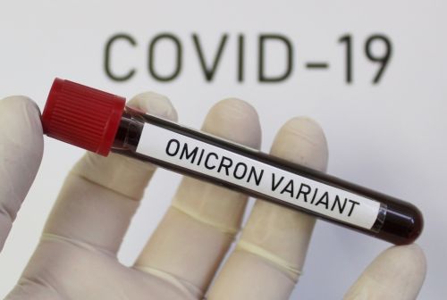 Μόσιαλος για «Όμικρον» – Όσοι έκαναν τρίτη δόση εμβολίου δεν θα πρέπει να ανησυχούν ιδιαίτερα