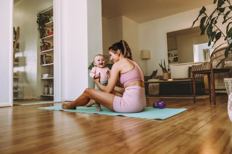 Fit mom – Οι καλύτεροι τύποι άσκησης μετά τον τοκετό | vita.gr