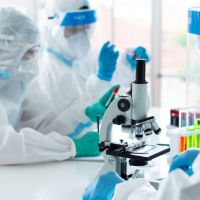 Όμικρον – Δεν είναι η μόνη απειλή – Τι είναι οι Delmicron και Flurona