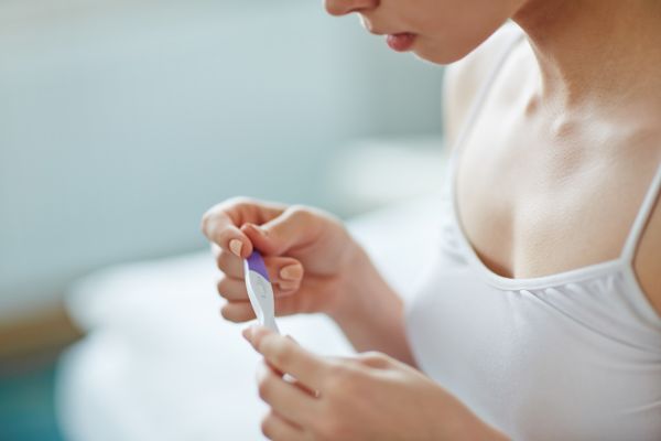 Μήπως είστε έγκυος; Τα συμπτώματα που δεν γνωρίζατε | vita.gr
