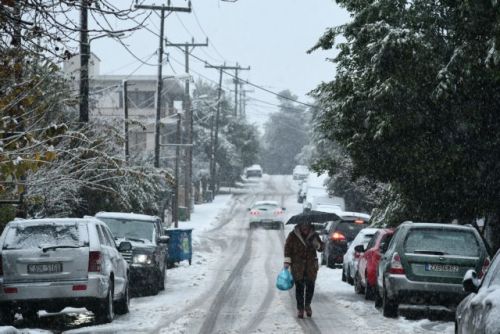 «Ελπίδα»: Χιονίζει και στην Αττική – Που θα ενταθεί