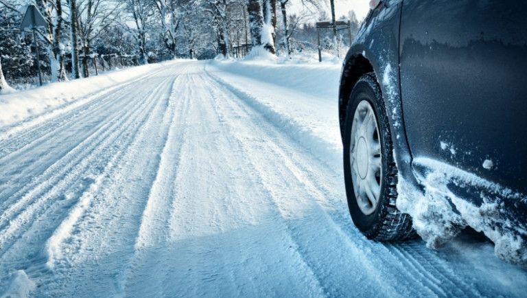 Οδήγηση σε χιόνι και πάγο: Οδηγίες SOS για ασφαλή μετακίνηση | vita.gr