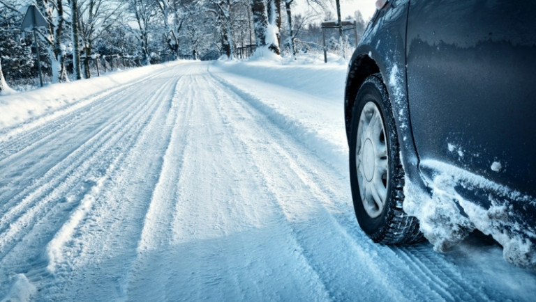 Οδήγηση σε χιόνι και πάγο: Οδηγίες SOS για ασφαλή μετακίνηση