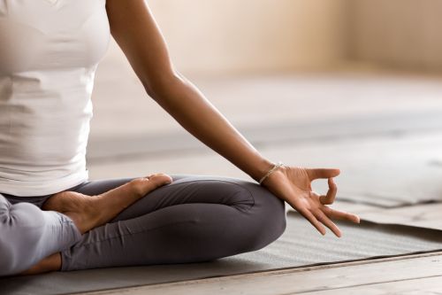 Χαλαροί καρποί με την βοήθεια της yoga