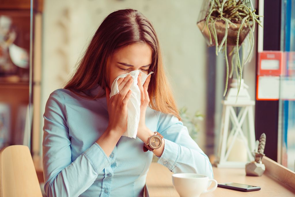 Πλησιάζει η άνοιξη: Είναι αλλεργίες ή COVID-19;