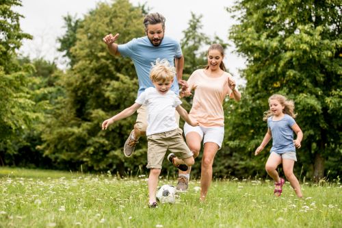 Family time: Κορυφαίες προτάσεις για υπαίθριο παιχνίδι με τα παιδιά