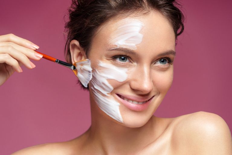 DIY: 2 εύκολες σπιτικές μάσκες ομορφιάς και λάμψης | vita.gr