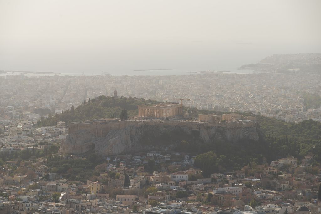 «Σαρώνει» την χώρα η αφρικανική σκόνη - Πότε κορυφώνεται το φαινόμενο