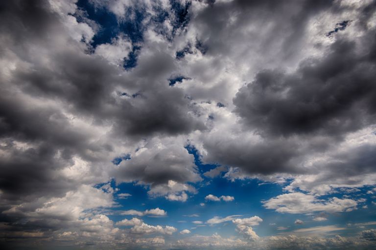 Αίθριος ο καιρός με συννεφιά, αφρικανική σκόνη και 28αρια | vita.gr