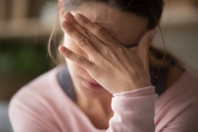 Δεν είναι μόνο θλίψη – Αυτά είναι τα συμπτώματα της κατάθλιψης | vita.gr