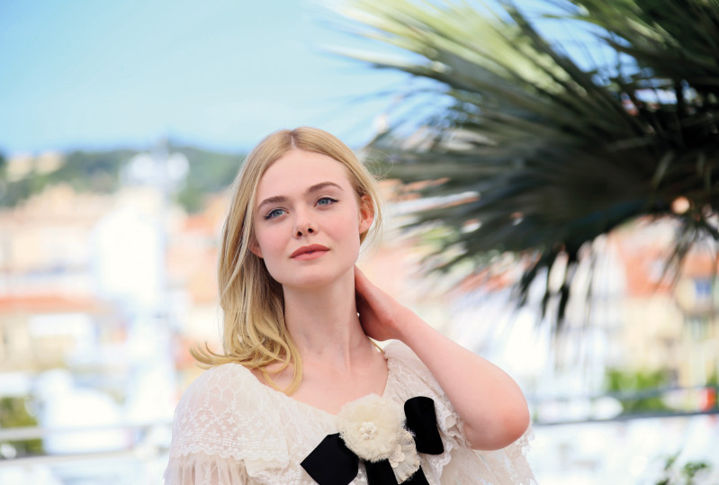 Celebrity Skincare: Tα μυστικά ομορφιάς της Elle Fanning