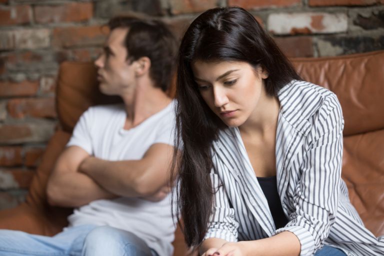 Προβληματική επικοινωνία στη σχέση; Έτσι θα βοηθήσετε τον σύντροφό σας να «ανοιχτεί» | vita.gr