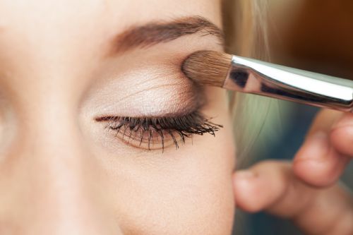 Eye makeup: Ο γρήγορος τρόπος για να κάνετε cut crease