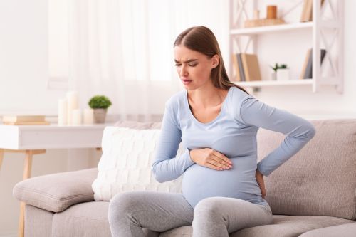 Εγκυμοσύνη: 3 φυσικές λύσεις για τον πόνο στην μέση
