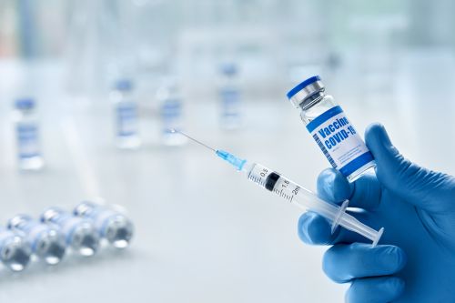 Εμβόλια mix & match: Με ποιο να συνδυάσετε το μονοδοσικό για πιο ισχυρή ανοσία