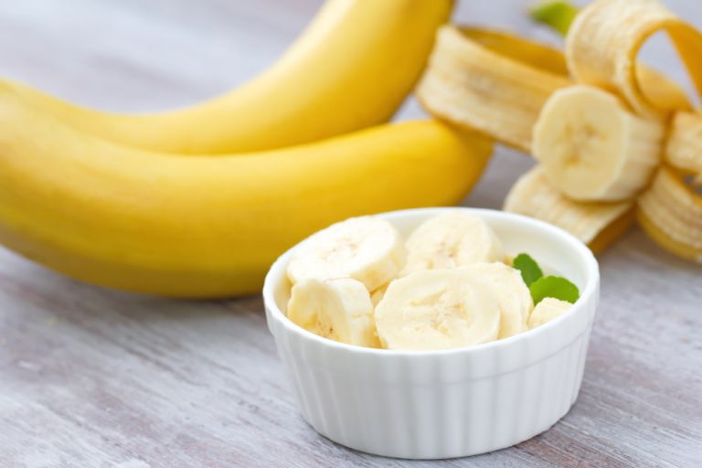 Κι όμως! Οι μπανάνες μπορούν να «κάψουν» το λίπος στην κοιλιά | vita.gr