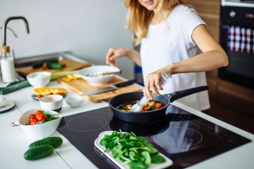 Cooking time: Τα μυστικά για να μην χάσουν οι τροφές τις βιταμίνες τους